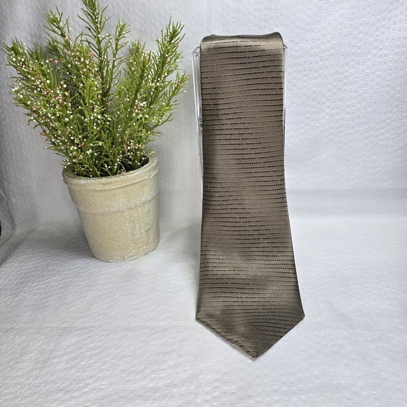 Salvatore Pellegrino 100% Silk Tie Golend Tan With Black Pinstripe EUC - Picture 2 of 7